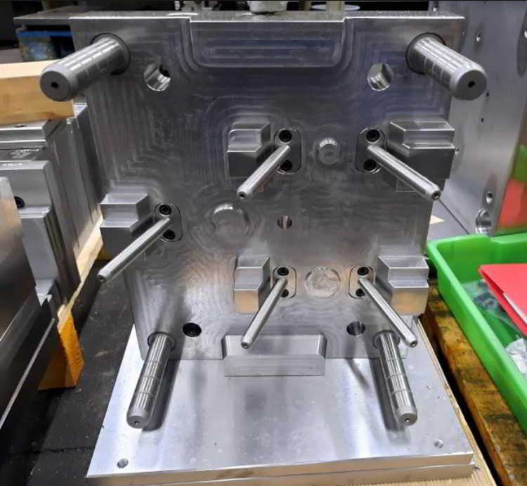 The injection molding process in three basic steps
